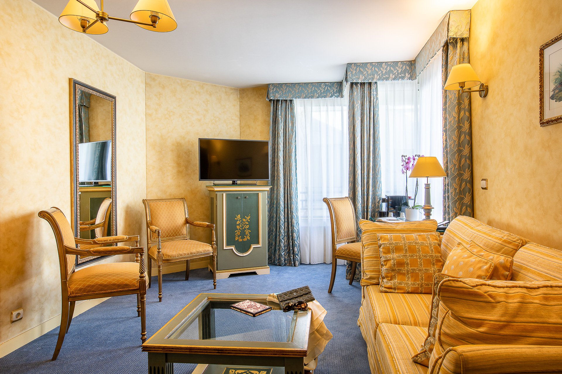 23/Chambres/JUNIOR SUITE/Villa Beaumarchais Hotel 4 etoiles - Junior Suite Marais Paris 75003.jpg
